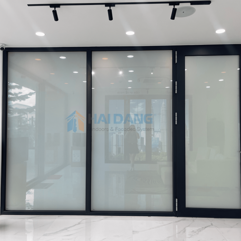 CỬA MỞ QUAY NHÔM PMI HỆ P65D - CỬA ĐI | CỬA SỔ